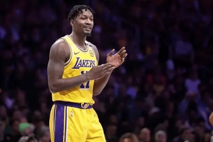 湖人锋线大将芬尼-史密斯完成手术，预计训练营前恢复